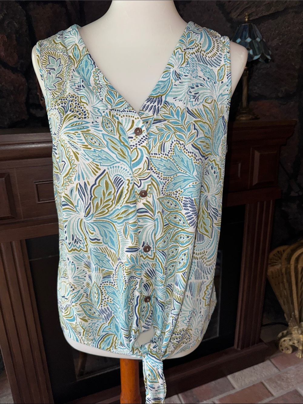Parallel Skies Size XL Sleeveless V-Neck Tie-Front Top in Aqua Leaf Print